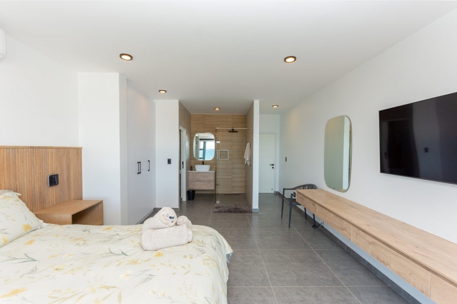 5 Bedroom Property for Sale in Mykonos Western Cape